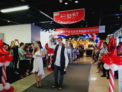 美国人江喃在苏宁火速拿下第一台iPhone XS，用时48秒！