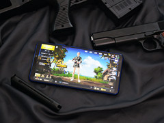 PC级液冷散热更能熬？荣耀NOTE10挑战三小时不间断吃鸡