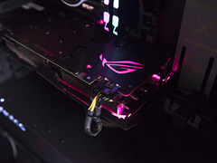 打游戏！选择好一点的显卡呢？还是好一点的显示器？