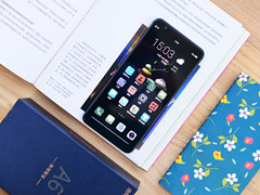 双十一精品推荐：独特水墨屏海信双屏手机A6