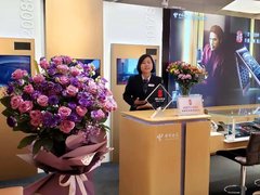 高端机皇全国开售 心系天下三星W2019一机难求！