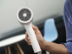 还在纠结戴森吹风机？选择米家水离子会补水的吹风机