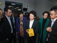 小包裹大民生！ 江苏省政协主席黄莉新参观调研苏宁云仓
