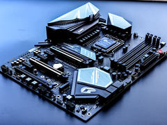 鲨鱼仿生设计散热盔甲 七彩虹iGame Z390 Vulcan X开箱