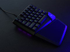 随身游戏利器 雷柏V550RGB单手游戏机械键盘热销中