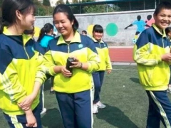 贵州 11 所中学采用「智能校服」 可随时监控学生位置