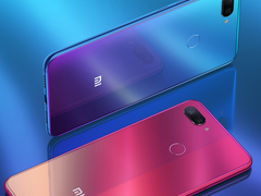 小米8 青春版潮流镜面渐变色 华华手机售价1330元