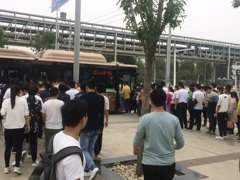 iPhone需求疲软 富士康iPhone工厂提前3月裁员5万人