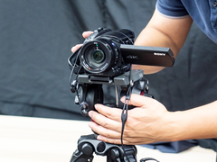 便携专业直播器材  选索尼 4K摄像机AX700