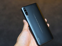 融合超跑设计元素 性能旗舰iQOO现场试玩