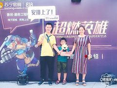 认可比金重：苏宁快递员节小小领巾传递快乐