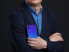 小金刚爸比是何人？ 雷军、卢伟冰微博“肉麻”互动