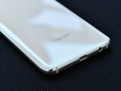 浪漫和幸福的全新配色 荣耀10GT铃兰白开箱