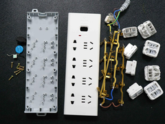 插座是如何学到“防雷”本领的？我们拆开看一看