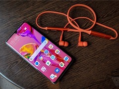 华为FreeLace无线耳机发布：支持P30直接充电
