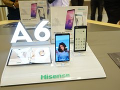 海信双屏手机A6亮相IFA 护眼水墨屏成亮点