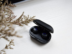 经典品牌的潮玩之作 惠威AW-73无线耳机图赏