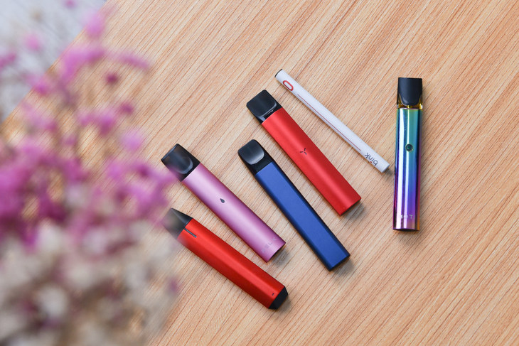 我们找来的六款电子烟产品分别是:bink冰壳max和mini系列,yooz,rxlx