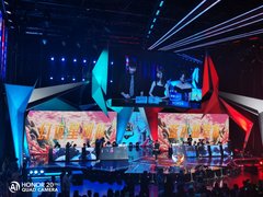 满帧高性能，腾讯UCL官方指定用机荣耀20 PRO助力电竞玩家登王者