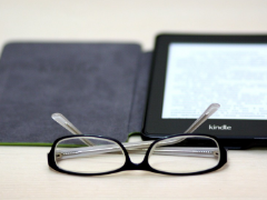 纸媒时代远去了吗？亚马逊停售纸质书 让路Kindle