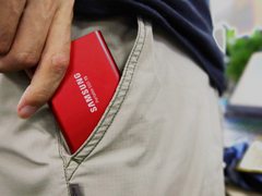 三星T5移动硬盘图赏： 穿衣显瘦 脱衣有肉