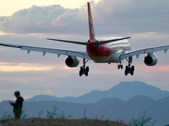 钢铁苍穹 带着Alpha 9+SEL200600G体验飞机拍摄