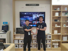 苏宁售出全国首台华为智慧屏