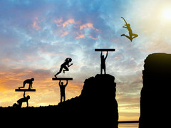 从跟随者到开拓者，阿里云数据库角色变化背后的机遇与挑战