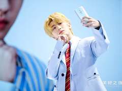 蔡徐坤自拍照上热搜被赞进步，秘密武器原来是它！