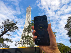 为了测试5G信号 我们爬上了中国第一高塔顶端