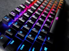 自主轴体打造电竞游戏新宠：HyperX起源竞技版RGB游戏机械键盘评测