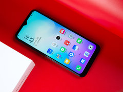 海信手机F40图赏：潮美外观+AI四摄打造千元性价比利器