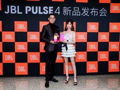 JBL携手陈意涵Estelle发布新品PULSE4