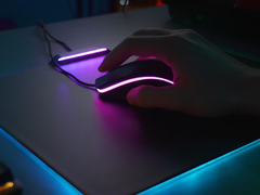 流光溢彩点亮桌面 HyperX复仇女神终极版RGB游戏鼠标垫