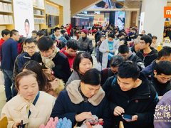 雷军：今天，小米100多家零售店同时开业