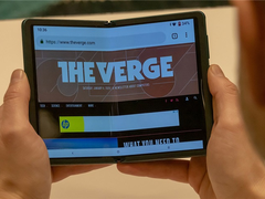 折叠屏手机阵营再添新成员 TCL在CES 发布四款新机