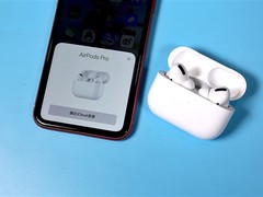 售价1700元 奢侈品牌Prada也推出首款AirPods保护套