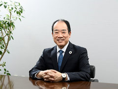 精工爱普生公司新总裁小川恭範先生就任，鼓励员工共克时艰