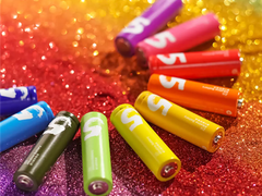 小米上新 多彩绚丽的电池见过吗？家里的电器有福了