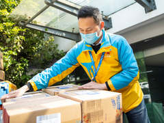 苏宁快递员潘虎荣获第24届中国青年五四奖章