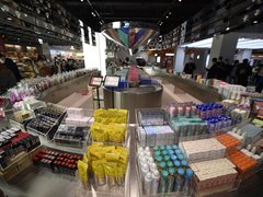 “苏宁第一店”20年重装开业：为什么再见你会红着眼