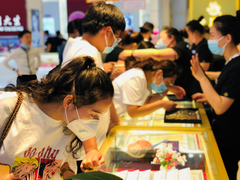 苏宁百货唤醒线下消费，五一当天客流超百万