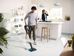 解锁娃宠一家的终极密码，飞利浦无绳吸拖一体机相伴温馨极净生活