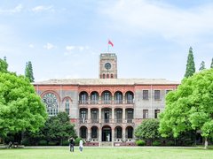 叮！《萌新入学攻略》 已派送到门口，请签收！