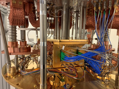 英特尔发布第二代Horse Ridge低温量子控制芯片