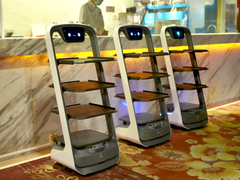 普渡机器人上岗深圳太平洋休闲超市