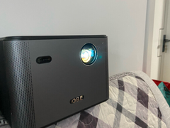 家用投影仪推荐，1400ANSI流明高亮的大眼橙X7Pro投影仪