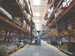 618期间，苏宁西南最大物流基地投入试运营