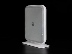 充电如同连WiFi，摩托罗拉再秀隔空充电技术：告别充电线