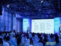 聚通达董事长侯战斌在第九届创新创业峰会发表“SaaS+”新航道主题演讲
